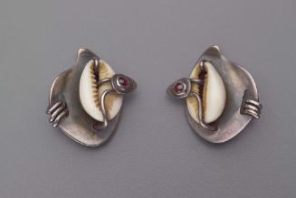 Pair of earrings