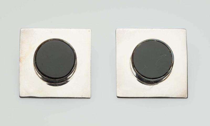 Pair of earrings
