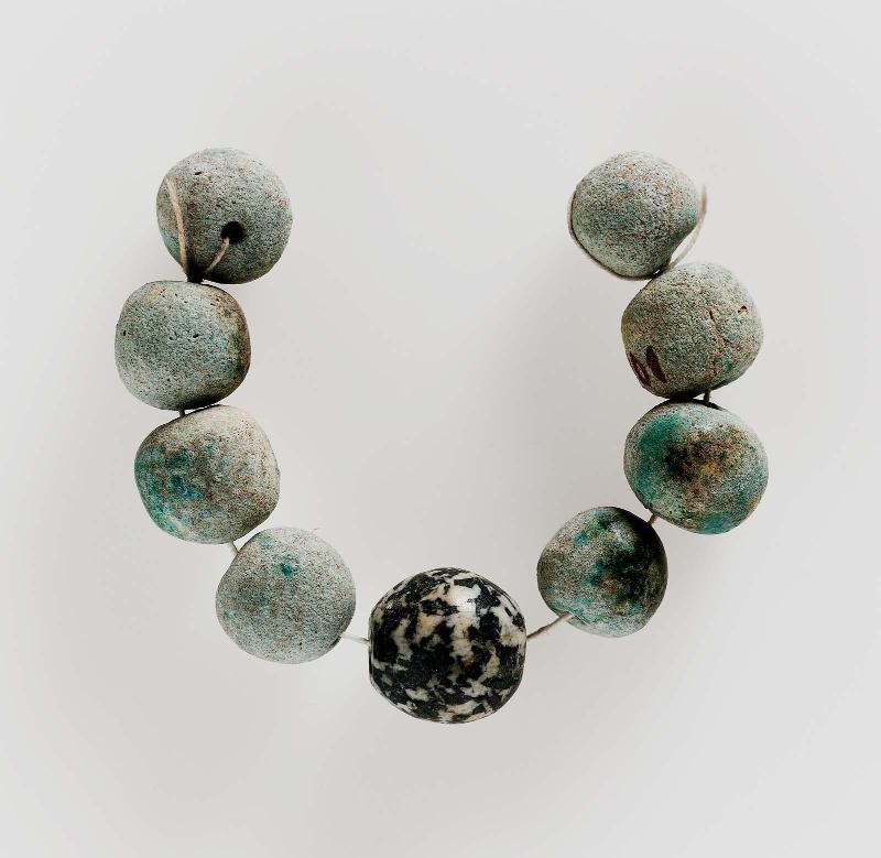 String of ball beads